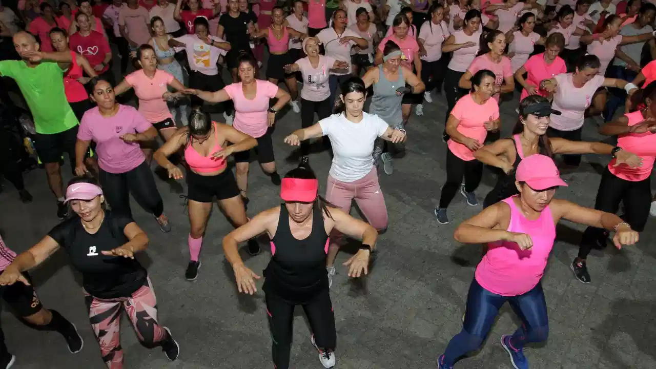 ¡Póngase la camisa rosada y a sudar! Medellín se mueve por las guerreras del cáncer