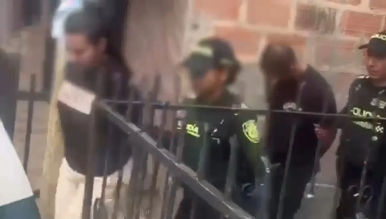 No dieron la cara después de lanzar la perrita por el balcón: Así fue la captura de la pareja en el Pesebre