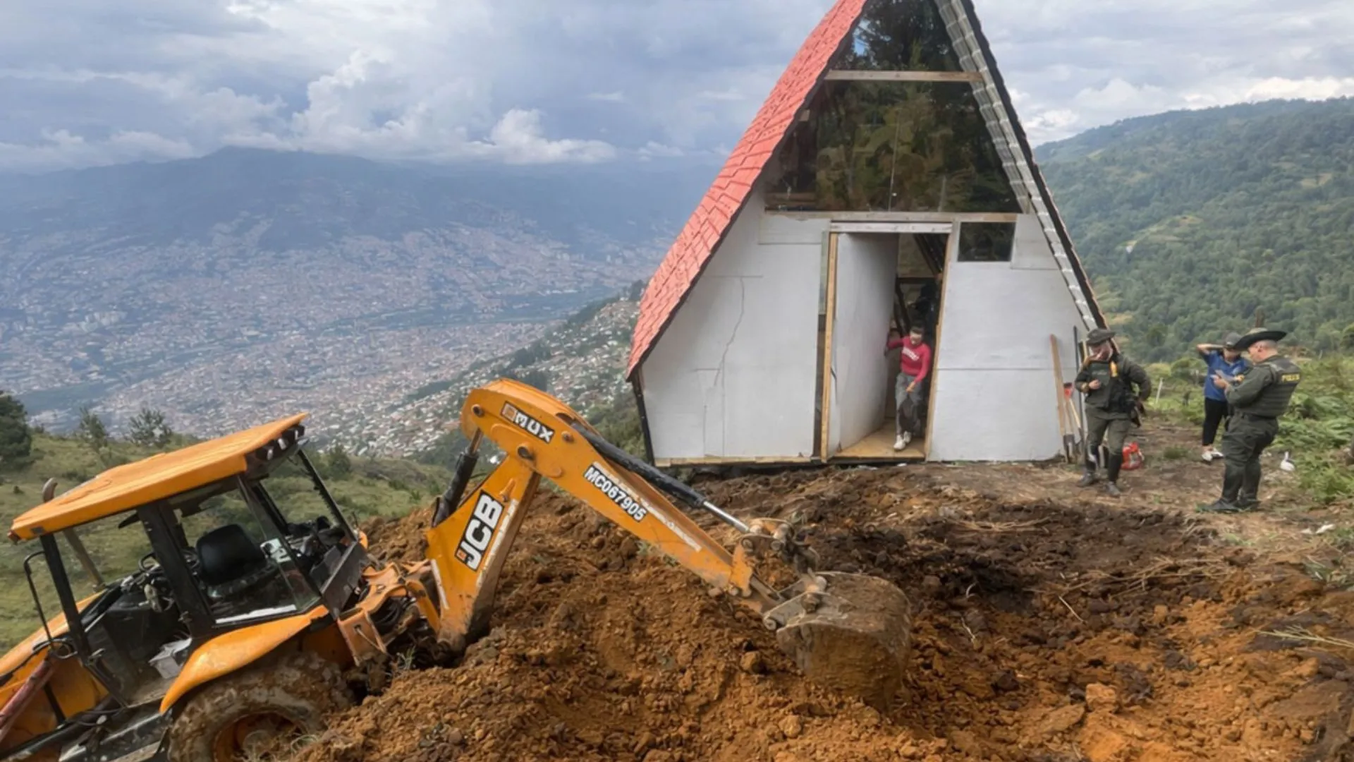 ¡Le salió caro el capricho! Glamping sin licencia en Santa Elena será demolido y multado con 200 salarios