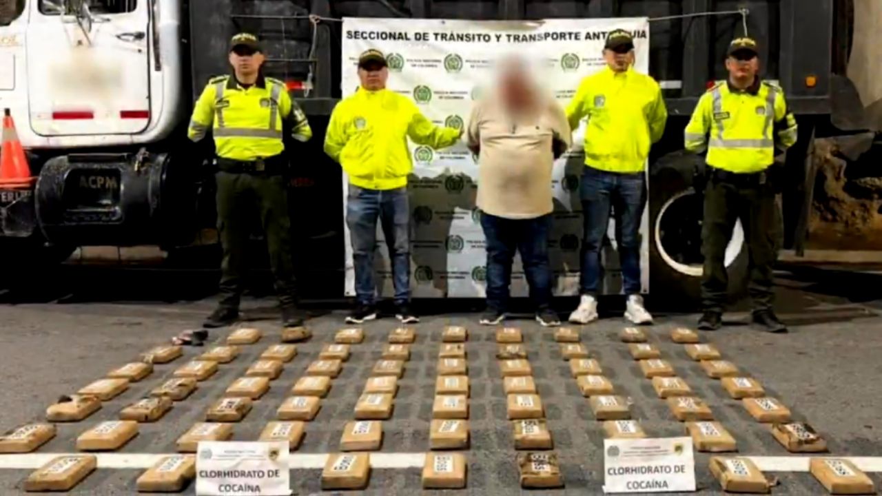 En Amagá estaban usando una volqueta para transportar cocaína; incautaron 69 kilos