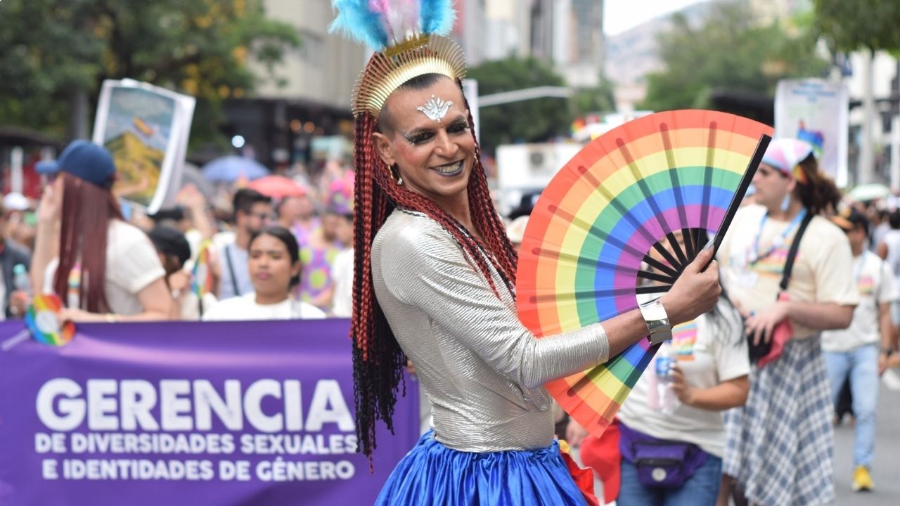 «Orgullo para Toda la Vida»: en Medellín, más de 100.000 personas estuvieron en la marcha LGBTIQ+