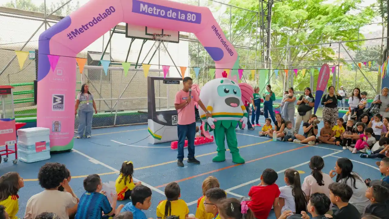 ¡'Ochentín' salió de paseo! Más de mil niños disfrutaron de las vacaciones recreativas del Metro de la 80