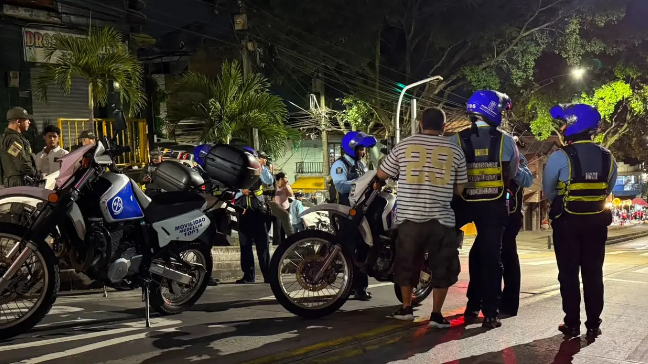 ¡No respetan y les sale caro! Miles de comparendos por invadir carriles exclusivos de Metroplús en Medellín