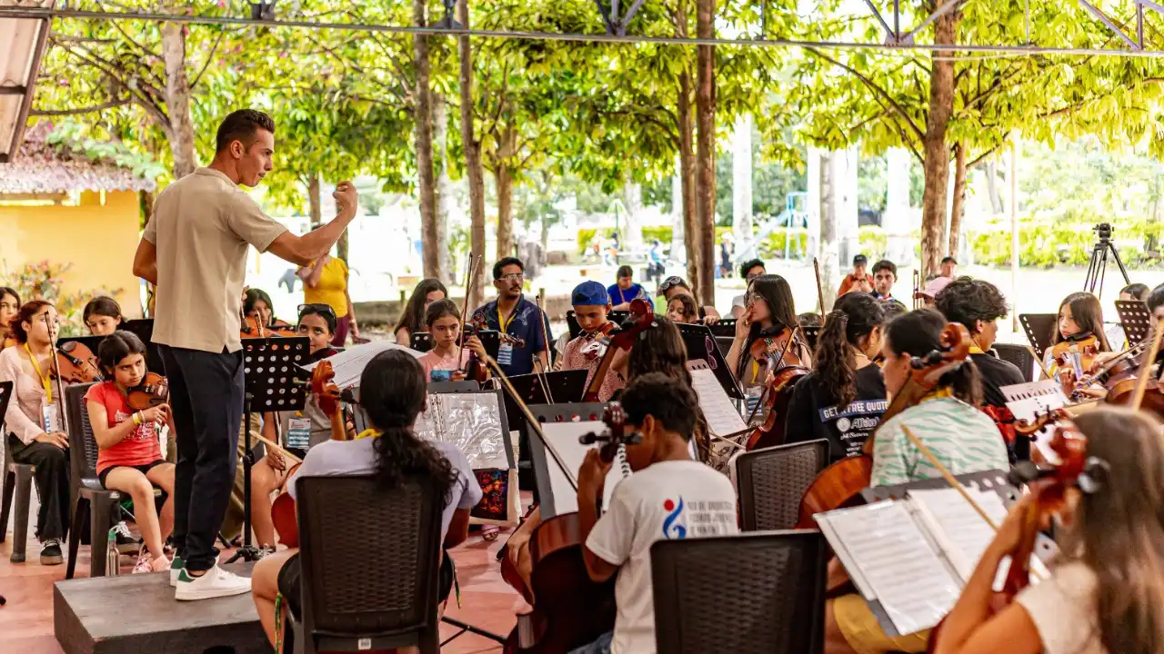 Tres jóvenes de Medellín integran orquesta iberoamericana
