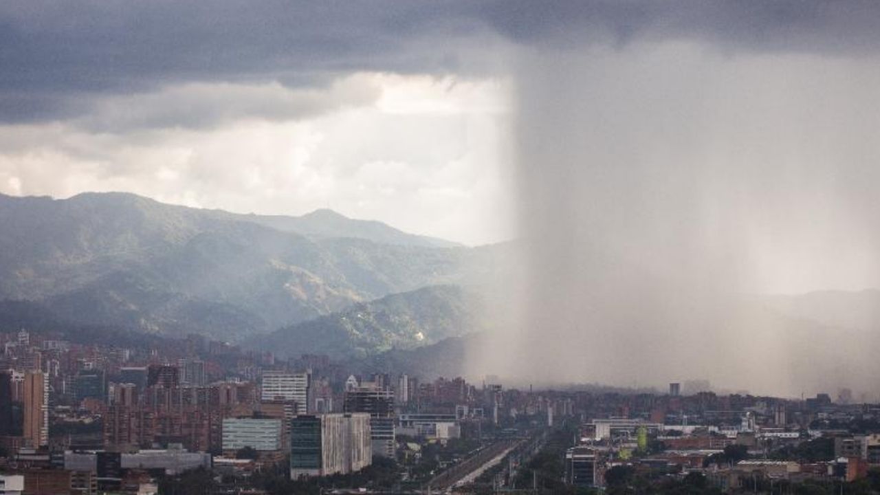 ¿Por qué lloverá en pleno calor? SIATA explica el riesgo de fuertes aguaceros durante el mes de agosto en Medellín