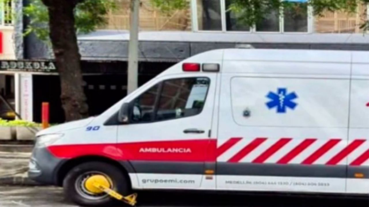 Multan e inmovilizan con cepo a una ambulancia en la avenida 33 de Medellín ¿por qué?